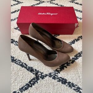 EUC Salvatore Ferragamo Leather Heels (Size 37)